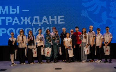 Севастопольские полицейские вручили первые паспорта юным гражданам России