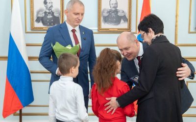 В России отметили День отца: награды «Отец солдата» героям СВО