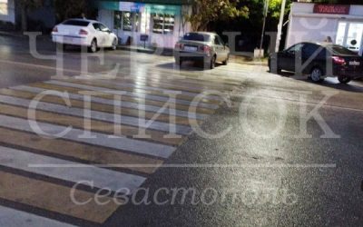 «Водитель припарковался на пешеходе и нагрубил мамочке с коляской»